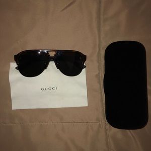100% authentic Gucci Aviators. with case